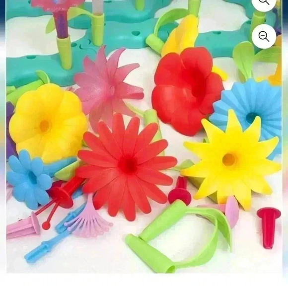 Kid Connection Build Your Own Garden Playset - 169-Piece Creative Floral Toy Set - Picture 2 of 8